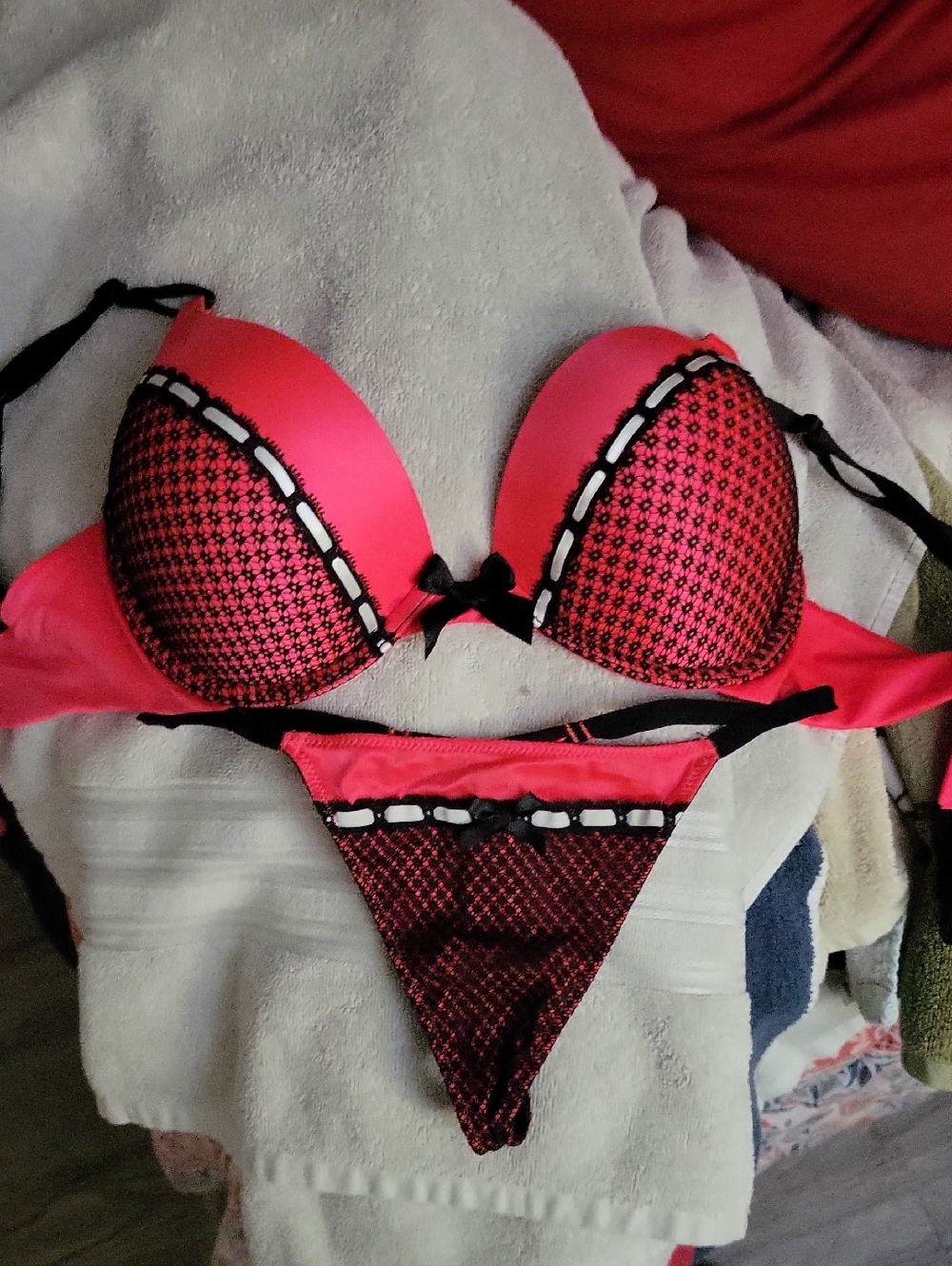 Victoria's Secret Hot Pink and Black Lace Push-Up Bra & Thong Set
